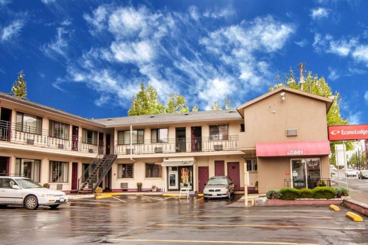 Broadway Inn Portland Downtown Exterior photo